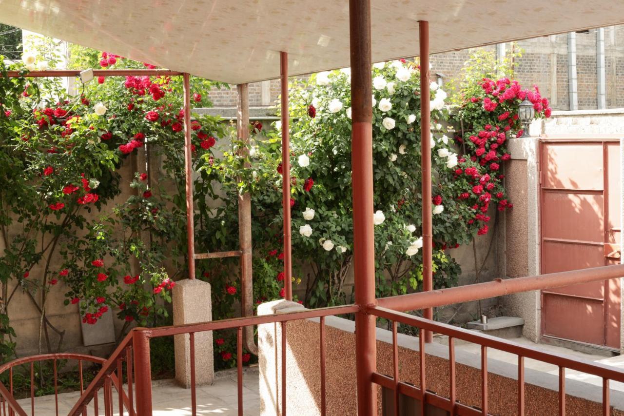 Styopa Hotel Yerevan Exterior photo